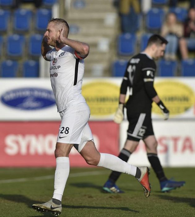 Vlastimil Daníček ze Slovácka se raduje z gólu z penalty.