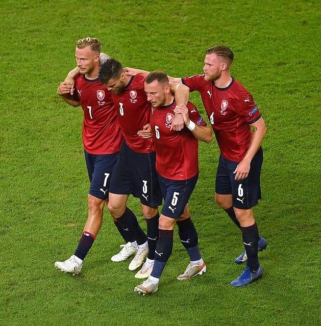 The injured Czech stopper Ondřej Čelůstka leaves the field during the EURO quarterfinals with the help of his teammates.