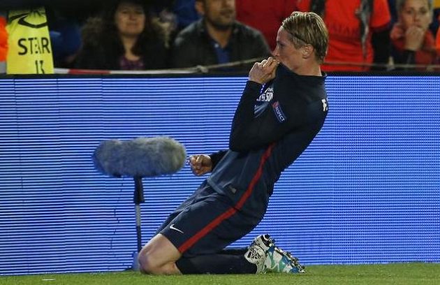 Fernando Torres jásal po vedoucím gólu Atlétika Madrid v prvním čtvrtfinále LM v Barceloně.