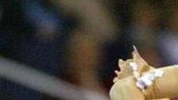 Ruský sportovní pár Taťjana Totmjaninová a Maxim Marinin byl během krátkého programu suverénní. Ruský sportovní pár Taťjana Totmjaninová a Maxim Marinin byl během krátkého programu suverénní.