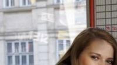 Šárka Vaňková sází u Tipsportu na Jana Bendiga. Šárka Vaňková sází u Tipsportu na Jana Bendiga.