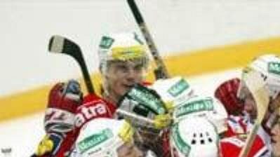 Hokejisté Pardubic hostí ve 4. kole O2 extraligy další dosud neporažený celek - Zlín. Hokejisté Pardubic hostí ve 4. kole O2 extraligy další dosud neporažený celek - Zlín.