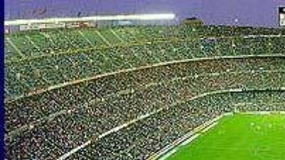 Slavná "Salátová mísa" se objeví na fotbalovém stadiónu Nou Camp. Slavná "Salátová mísa" se objeví na fotbalovém stadiónu Nou Camp.
