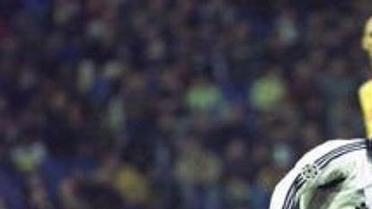 Claude Makelele (v bílém) je důležitým mužem sestavy Realu Madrid. Claude Makelele (v bílém) je důležitým mužem sestavy Realu Madrid.