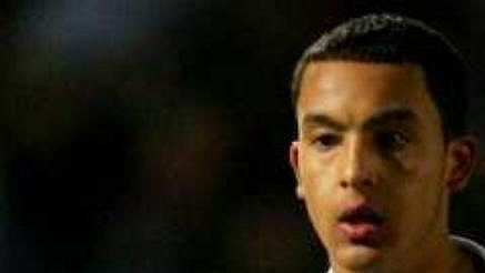 Hráč Arsenalu Theo Walcott v dresu anglické jedenadvacítky. Hráč Arsenalu Theo Walcott v dresu anglické jedenadvacítky.