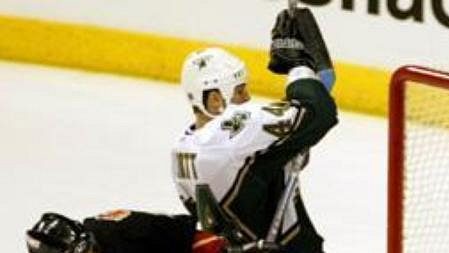 Roman Turek v brance Calgary. Roman Turek v brance Calgary.