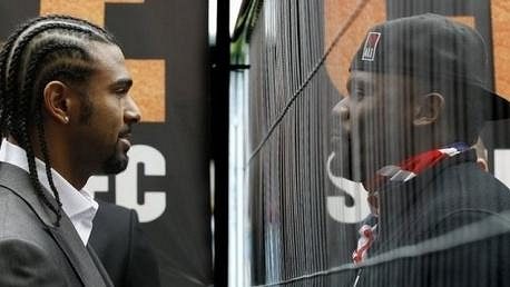 David Haye (vlevo) a Dereck Chisora na tiskové konferenci. David Haye (vlevo) a Dereck Chisora na tiskové konferenci.
