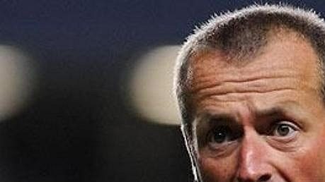 Anglický sudí Martin Atkinson bude řídit první barážové střetnutí v Praze. Anglický sudí Martin Atkinson bude řídit první barážové střetnutí v Praze.