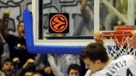 Basketbalista Jan Veselý v dresu Partizanu Bělehrad Basketbalista Jan Veselý v dresu Partizanu Bělehrad