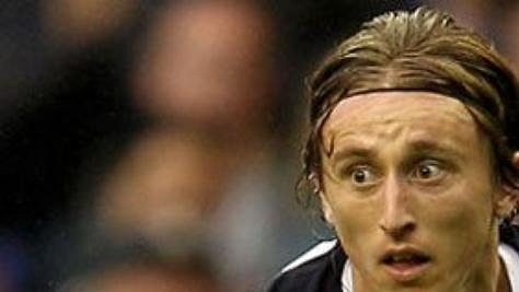 Chorvatský špílmachr Luka Modrič už nechce za Tottenham nikdy nastoupit. Chorvatský špílmachr Luka Modrič už nechce za Tottenham nikdy nastoupit.