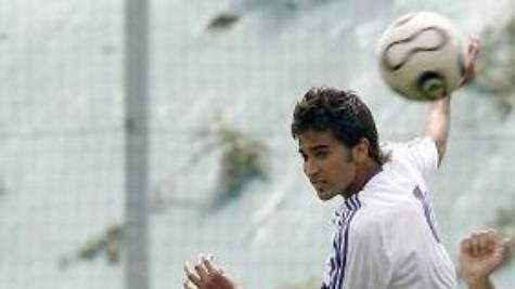Marcose Tebara (vlevo) prodal Real Madrid za 100 eur. Marcose Tebara (vlevo) prodal Real Madrid za 100 eur.