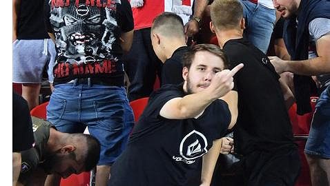 Sever válčí s fotbalisty Slavie. Fanoušci z proslulé tribuny odmítli po derby s Bohemians děkovačku od hráčů, k vidění byla i nenávistná gesta. Sever válčí s fotbalisty Slavie. Fanoušci z proslulé tribuny odmítli po derby s Bohemians děkovačku od hráčů, k vidění byla i nenávistná gesta.