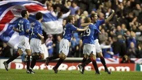 Fotbalisté i fanoušci Glasgow Rangers si na radost v nejvyšší soutěži budou muset nějaký čas počkat. kvůli dluhům budou hrát až čtvrtou nejvyšší soutěž Fotbalisté i fanoušci Glasgow Rangers si na radost v nejvyšší soutěži budou muset nějaký čas počkat. kvůli dluhům budou hrát až čtvrtou nejvyšší soutěž