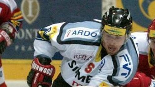 Spartu už opustil Martin Havlát (v bílém dresu). Spartu už opustil Martin Havlát (v bílém dresu).