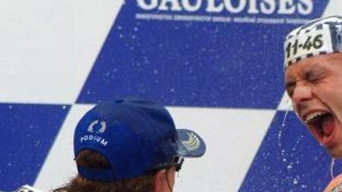 Valentino Rossi po přestupu k Yamaze bude nejlépe placeným sportovcem Itálie. Valentino Rossi po přestupu k Yamaze bude nejlépe placeným sportovcem Itálie.