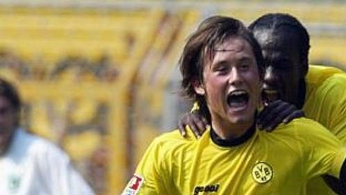 Tomáš Rosický nejspíše v létě svlékne dres Dortmundu. Tomáš Rosický nejspíše v létě svlékne dres Dortmundu.