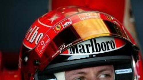 Michael Schumacher se připravuje vyjet na trať 1. kvalifikace na GP Austrálie. Michael Schumacher se připravuje vyjet na trať 1. kvalifikace na GP Austrálie.