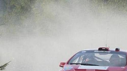 Fin Marcus Grönholm s peugeotem na trati čtvrtečního shakedownu Švédské rallye. Fin Marcus Grönholm s peugeotem na trati čtvrtečního shakedownu Švédské rallye.