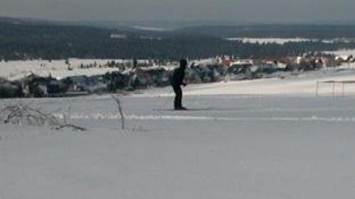 V okolí Božího Daru už jsou vyznačeny jamky na připravovaný golfový turnaj V okolí Božího Daru už jsou vyznačeny jamky na připravovaný golfový turnaj