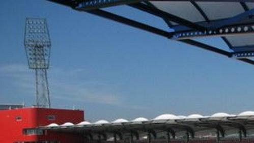 Zbrusu nová tribuna na jihlavském stadionu. Zbrusu nová tribuna na jihlavském stadionu.