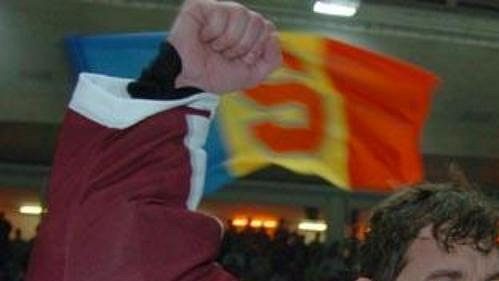 Petr Bříza při oslavách mistrovského titulu. Petr Bříza při oslavách mistrovského titulu.