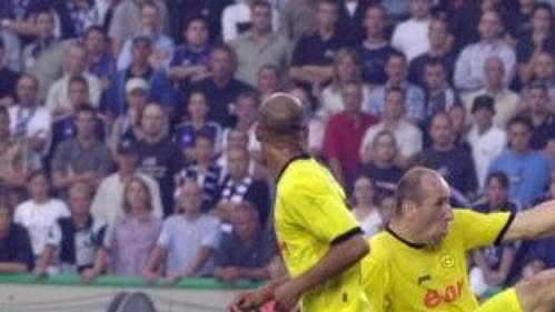 Dortmund tentokrát nespasil ani český obr Jan Koller (na archivním snímku). Dortmund tentokrát nespasil ani český obr Jan Koller (na archivním snímku).