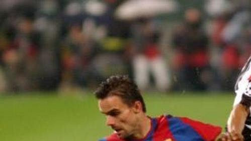 Mark Overmars (vlevo) v dresu Barcelony na archivním snímku. Mark Overmars (vlevo) v dresu Barcelony na archivním snímku.