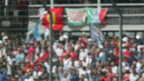 Michael Schumacher z týmu Ferrari na okruhu v Silverstone při Velké ceně Anglie. Michael Schumacher z týmu Ferrari na okruhu v Silverstone při Velké ceně Anglie.