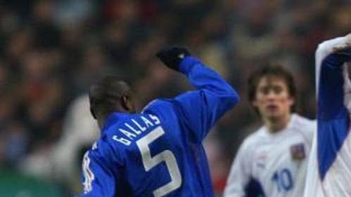William Gallas (vlevo) bude chybět i francouzské reprezentaci v přátelském utkání se Slovenskem. William Gallas (vlevo) bude chybět i francouzské reprezentaci v přátelském utkání se Slovenskem.