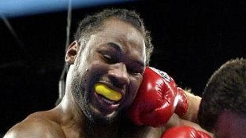 V červnu bojoval Lennox Lewis nejspíš naposledy. V Los Angeles obhájil v souboji s Vitalijem Kličkem titul mistra světa v těžké váze. V červnu bojoval Lennox Lewis nejspíš naposledy. V Los Angeles obhájil v souboji s Vitalijem Kličkem titul mistra světa v těžké váze.