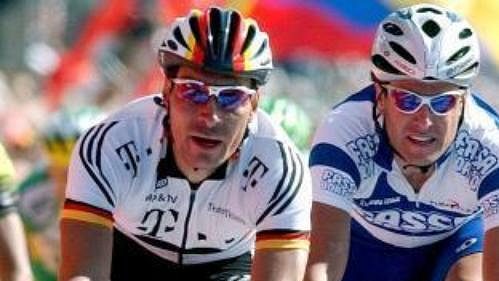 Německý cyklista Erik Zabel (uprostřed) vyhrál i 11. etapu Vuelty Německý cyklista Erik Zabel (uprostřed) vyhrál i 11. etapu Vuelty