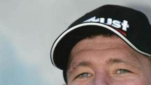 JOS VERSTAPPEN. Narozen: 4. března 1972 v Nizozemsku. Mistr Evropy v záv. motokár (1989), od roku 1994 jezdec MS F1 (vystřídal týmy Benneton, Simtek, Arrows, Tyrrell, Stewart a Minardi). Nejl. umístění v MS: 10. (1994). JOS VERSTAPPEN. Narozen: 4. března 1972 v Nizozemsku. Mistr Evropy v záv. motokár (1989), od roku 1994 jezdec MS F1 (vystřídal týmy Benneton, Simtek, Arrows, Tyrrell, Stewart a Minardi). Nejl. umístění v MS: 10. (1994).