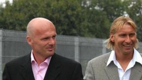 Prezident Sparty Jozef Chovanec a nová trenérská dvojice Michal Bílek (vlevo) a jeho aistent Horst Siegl. Prezident Sparty Jozef Chovanec a nová trenérská dvojice Michal Bílek (vlevo) a jeho aistent Horst Siegl.