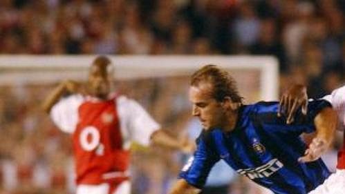 Podle kouče Arsenalu Arsene Wengera podávají některé kluby hráčům zakázaný podpůrný prostředek EPO. Podle kouče Arsenalu Arsene Wengera podávají některé kluby hráčům zakázaný podpůrný prostředek EPO.