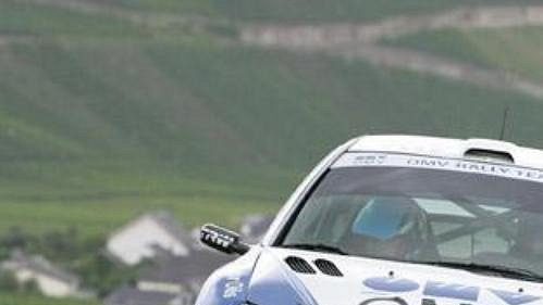 Štěpán Vojtěch a Michal Ernst s Peugeotem 206 WRC - archivní foto Štěpán Vojtěch a Michal Ernst s Peugeotem 206 WRC - archivní foto