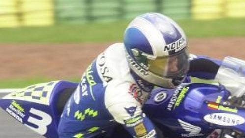 Vedoucí muž průběžného pořadí mistrovství světa silničních motocyklů v kubatuře do 125 ccm Španěl Daniel Pedro Vedoucí muž průběžného pořadí mistrovství světa silničních motocyklů v kubatuře do 125 ccm Španěl Daniel Pedro