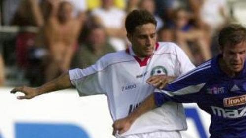 Roman Dobeš (vlevo) ze Zlína a Radek Špiláček z Olomouce v utkání prvního kola první fotbalové ligy. Roman Dobeš (vlevo) ze Zlína a Radek Špiláček z Olomouce v utkání prvního kola první fotbalové ligy.