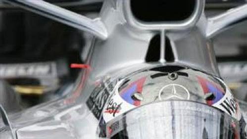 Juan Pablo Montoya za volantem monopostu týmu McLaren. Juan Pablo Montoya za volantem monopostu týmu McLaren.