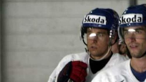 Radek Dvořák (vpravo) při tréninku české hokejové reprezentace na MS ve Vídni. Radek Dvořák (vpravo) při tréninku české hokejové reprezentace na MS ve Vídni.