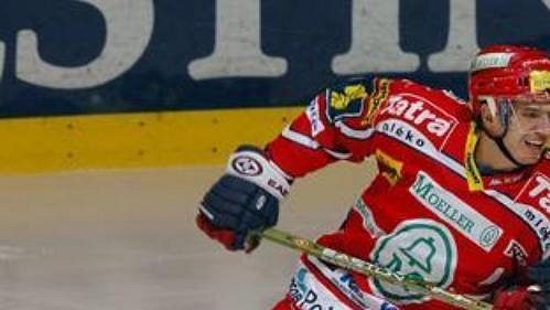 Michal Mikeska (vlevo) ještě v pardubickém dresu. Michal Mikeska (vlevo) ještě v pardubickém dresu.