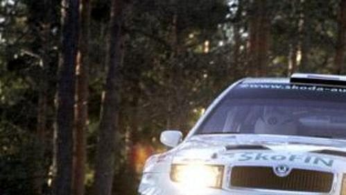 Jan Kopecký s vozem Škoda Fabia WRC na trati Švédské rallye. Jan Kopecký s vozem Škoda Fabia WRC na trati Švédské rallye.