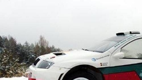 Škoda Fabia WRC 05 při testech v Bělé pod Bezdězem. Škoda Fabia WRC 05 při testech v Bělé pod Bezdězem.