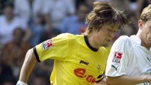 Tomáš Rosický přispěl ve 2. kole bundesligy dvěma góly k porážce Wolfsburgu. Tomáš Rosický přispěl ve 2. kole bundesligy dvěma góly k porážce Wolfsburgu.