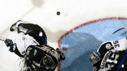 Hokejový Washington i nadále oslabuje. Tým, který se potácí na dně NHL, pustil obránce Sergeje Gončara. Hokejový Washington i nadále oslabuje. Tým, který se potácí na dně NHL, pustil obránce Sergeje Gončara.