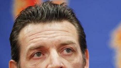 Theoren Fleury oznamuje ukončení aktivní kariéry. Theoren Fleury oznamuje ukončení aktivní kariéry.