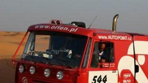 Martin Macík za volantem svého speciálu LIAZ pro Rallye Dakar. (ilustrační foto) Martin Macík za volantem svého speciálu LIAZ pro Rallye Dakar. (ilustrační foto)