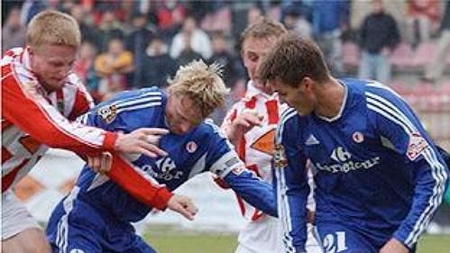 Fotbalisté Žižkova budou v posledním kole bojovat o naději. Fotbalisté Žižkova budou v posledním kole bojovat o naději.