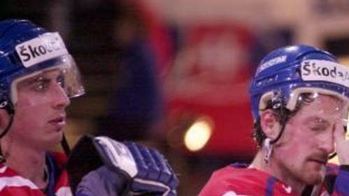 Milan Hejduk (uprostřed) na MS ve Finsku po prohraném zápase o bronz se Slovenskem. Milan Hejduk (uprostřed) na MS ve Finsku po prohraném zápase o bronz se Slovenskem.