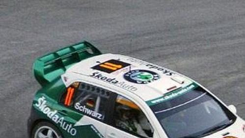 Němec Armin Schwarz s vozem Škoda Fabia WRC na trati druhé rychlostní zkoušky Ralye Monte Carlo 2005. Němec Armin Schwarz s vozem Škoda Fabia WRC na trati druhé rychlostní zkoušky Ralye Monte Carlo 2005.