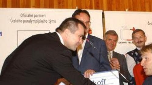 Díky daru od Advokátní kanceláře Becker a Poliakoff si Zdeněk Šebek v Madridu novým lukem vystřílel stříbro. Díky daru od Advokátní kanceláře Becker a Poliakoff si Zdeněk Šebek v Madridu novým lukem vystřílel stříbro.